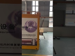 Instalação de equipamento UV CIPP de pequeno diâmetro